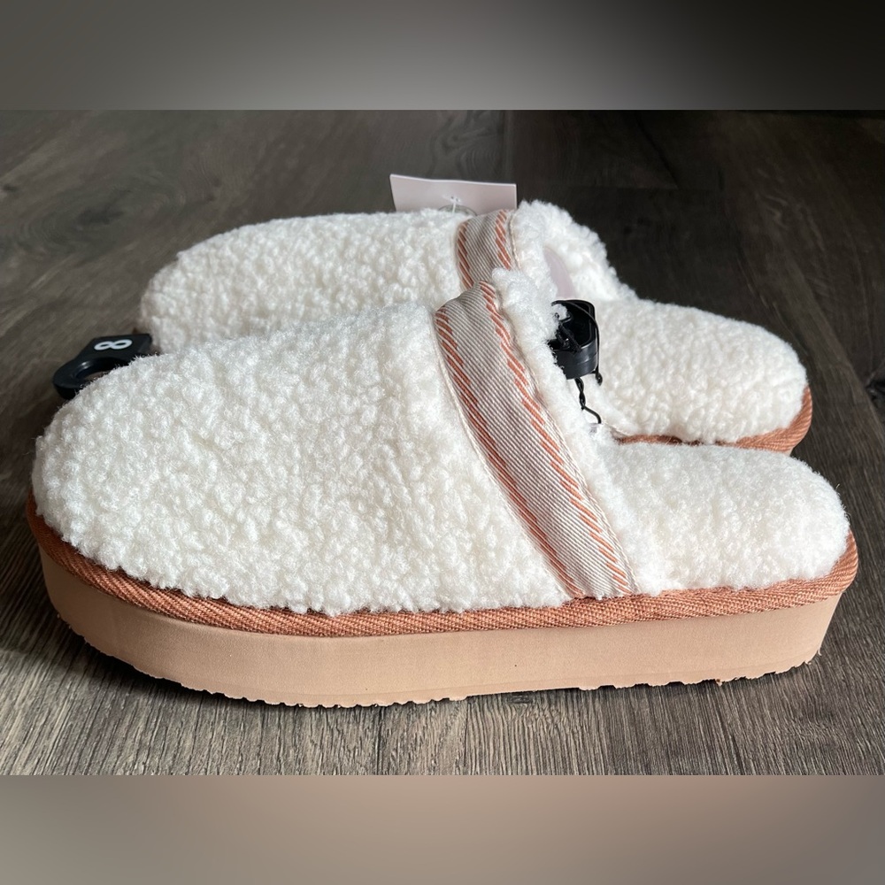 Joyspun Women’s Teddy Fleece Platform Clog Sherpa Slippers Cream Size 8